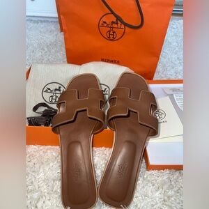 hermes oran gold sandals size 39 1/2